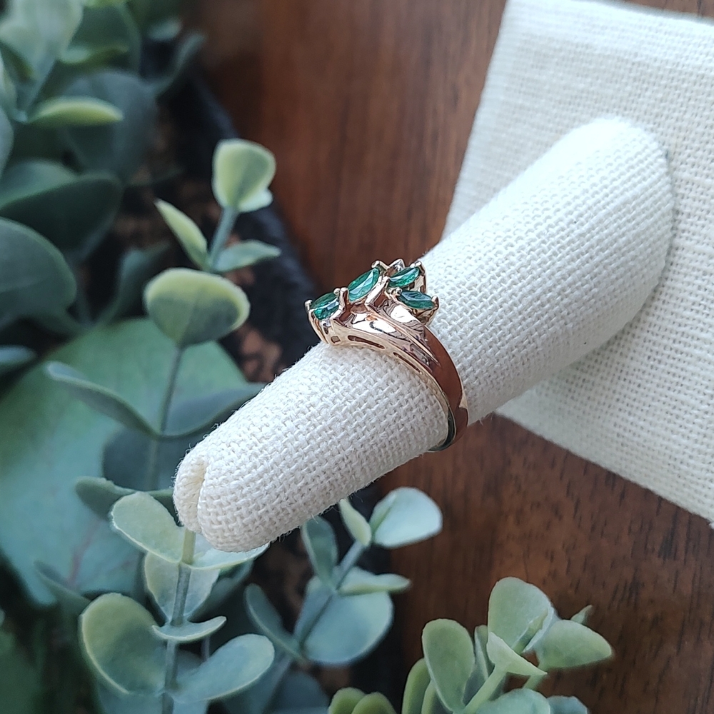 10k Solid Gold Emerald Ring - image 2